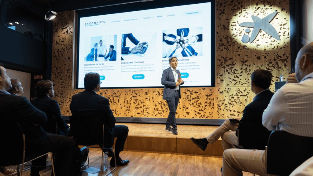 La Universidad Faconauto arranca curso.